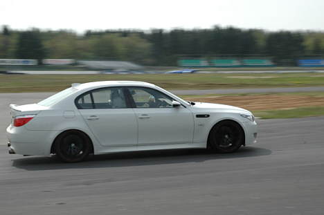 En BMW M5, ren gade bil, der fik lov til at køre med i enkelte test sessions.
(Foto: Motorsporten.dk)